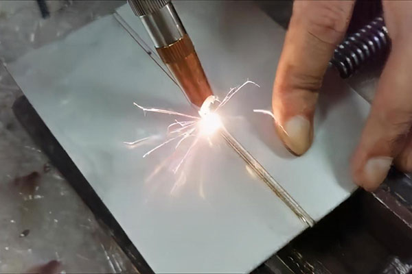 手持式激光焊接機與傳統(tǒng)焊接機比有什么優(yōu)勢？